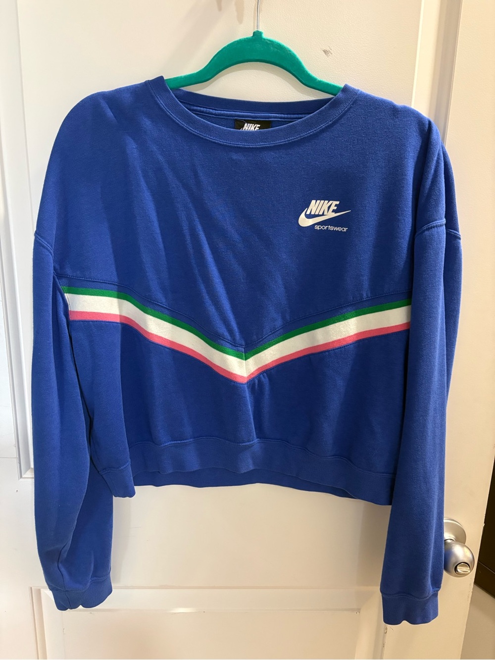 Retro Vintage Nike Sportswear Chevron Stripe Cropped Crewneck Sweatshirt Small